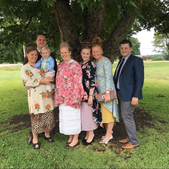 Meet your Posher, Stephanie😊 - Picture 5 of 8